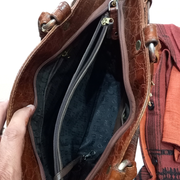 Damilano ladies bag in dark rust color. Approx 8"high. All zippers perfect. - Picture 4 of 4